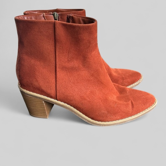 Universal Thread Faux Suede burnt orange ankle booties size 8.5M western boho - Picture 1 of 8
